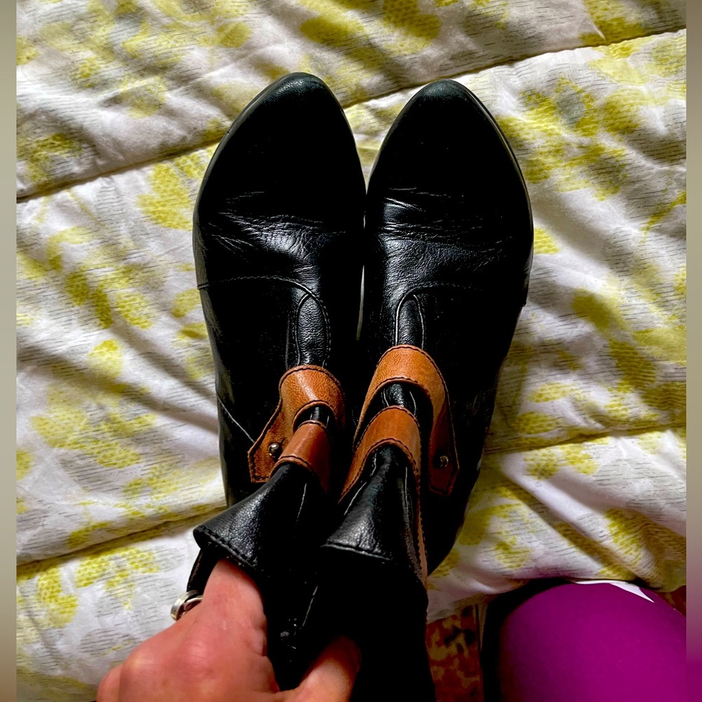 Fendi ankle boots. Side zip. Practically new